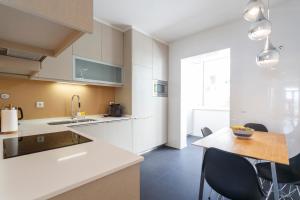 Cortes Apartment in Lisbon Historic Neighborhood