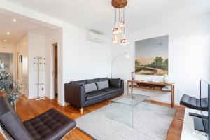 Cortes Apartment in Lisbon Historic Neighborhood