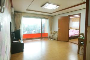 Sanbangsan Hot Spring Pension