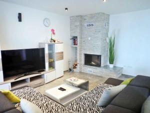 Holiday home in Jasenice 40484 