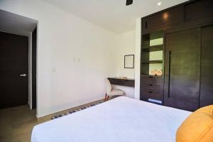 Serene Private Rooftop Jacuzzi Penthouse 2 Pools 5 Min To Beach + Gym