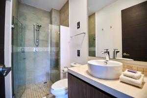 Serene Private Rooftop Jacuzzi Penthouse 2 Pools 5 Min To Beach + Gym