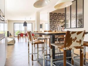Maisons de vacances Gite Vichy, 4 pieces, 6 personnes - FR-1-489-495 : photos des chambres