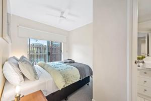 Contemporary Comfy ~ 2Bed2Bath1Car ~ Hawthorne