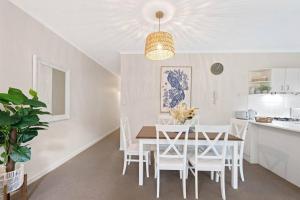 Contemporary Comfy ~ 2Bed2Bath1Car ~ Hawthorne