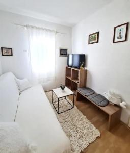 Apartment Emilija - close to the sea