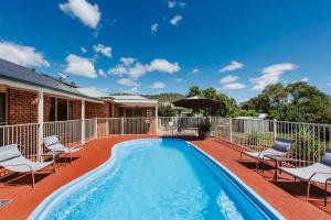 Macquarie Manor - Experience Grand Country Living