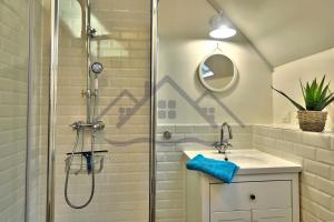 Maisons de vacances LocaLise - M4 - La maison de la pointe de Lechiagat - Acces a deux pas d-une terrasse vue mer privative - Wifi inclus - Draps inclus - Animaux bienvenus : photos des chambres