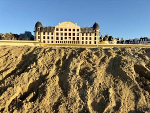 Azura YourHostHelper