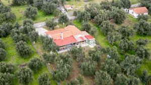 Olive Grove Getaway - Isaris