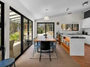 Escape to Bicheno - Seymour