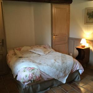 Maisons de vacances typical provencal mas with pool, a little corner of paradise with view of sainte victoire, close to aix en provence, sleeps 10. : photos des chambres
