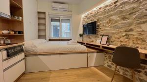 11sqm Design Studio - Pangrati Local by TwentyTwo