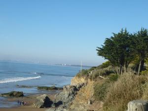 Appartements Appartement Calme Proche Plage avec Terrasse Sud, Parking Securise et Equipements Complets - FR-1-306-909 : photos des chambres