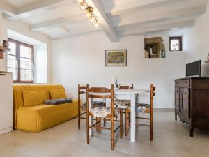 Charmante Maison Rénovée à 500m de la Mer avec Jardin, 2 Chambres, Parking Gratuit - FR-1-306-911