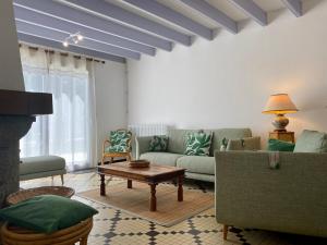 Maison de vacances spacieuse près de la forêt, avec jardin, cheminée, wifi, et équipements de loisirs. - FR-1-306-1223