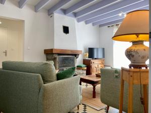 Maison de vacances spacieuse près de la forêt, avec jardin, cheminée, wifi, et équipements de loisirs. - FR-1-306-1223