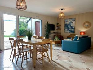 Maisons de vacances Charmante Maison au Coeur d’un Village Paludier, Proche Guerande et Plages, Terrasse et Wifi - FR-1-306-1227 : photos des chambres