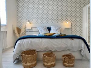 B&B / Chambres d'hotes Appartement Confort avec Suite Parentale et Equipements pour Bebe a Saint-Michel-Chef-Chef - FR-1-306-1232 : photos des chambres