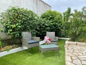 B&B / Chambres d'hotes Chambre cosy RDC avec veranda, jardin prive et wifi, proche plage – Saint-Michel-Chef-Chef - FR-1-306-1256 : photos des chambres