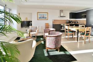 L Ostra 1, appartement haut standing front de mer à Cancale sur le Port de La Houle