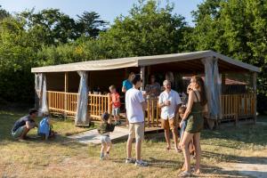 Campings Camping Municipal Tindio : photos des chambres