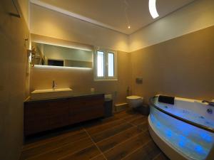 Sophias Penthouse Apartment With Jacuzzi and Acropolis View From Big Terrace