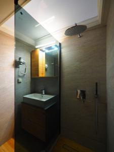 Sophias Penthouse Apartment With Jacuzzi and Acropolis View From Big Terrace