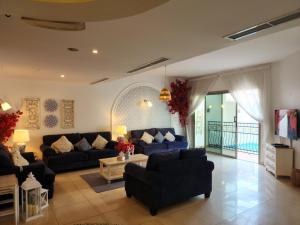 Amwaj Resort For Families Only