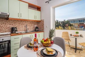 Ammoutsiani 2 Apt with Parking by 8essentially