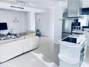 Zenia Beach 8 sleeps - Private pool