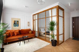 Hoża Modern Apartment by BookingHost