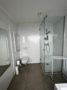 F1 4-Bedrooms Villa with Parking, AC & Pool 8 to 10 guests