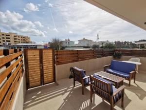 Sunny coast apartment by the sea