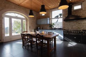 Maisons de vacances Gite du Chateau Caillivet avec piscine et billard : photos des chambres