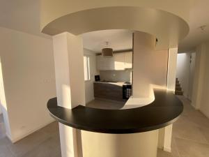 F1 4-Bedrooms Villa with Parking, AC & Pool 8 to 10 guests