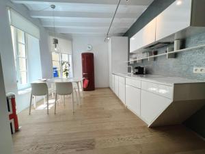 Konventna apartment in city heart, designed, spacious