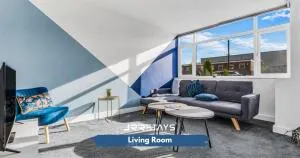 Tipton 3 Bedroom House Garden Sleeps 7 - JRR Stays - 温斯伯里