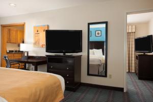 King Room - Disability Access/Non-Smoking room in Country Inn & Suites by Radisson Lubbock TX