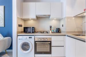 STAY BY LATINEM Luxury 1BR Holiday Home CVR A2403 near Burj Khalifa