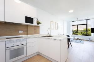 Home2Book Stylish & Luminous Apt Santa Cruz Center