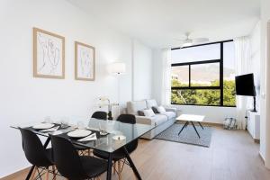 Home2Book Stylish & Luminous Apt Santa Cruz Center