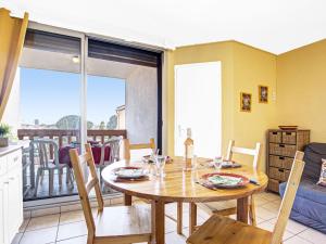 Apartment Les Coraux-3 by Interhome