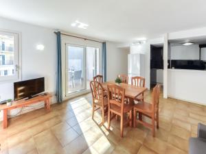 Apartment Platja de Roses-10 by Interhome