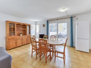 Apartment Platja de Roses-2 by Interhome