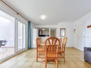 Apartment Platja de Roses-2 by Interhome
