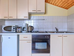 Apartment Ruža 1 by Interhome