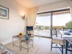 Apartment Les Maures de lEsterel-1 by Interhome