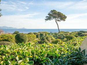 Studio Les Louvans-3 by Interhome