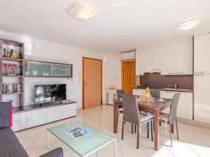 Apartment Santa Monica-2 by Interhome